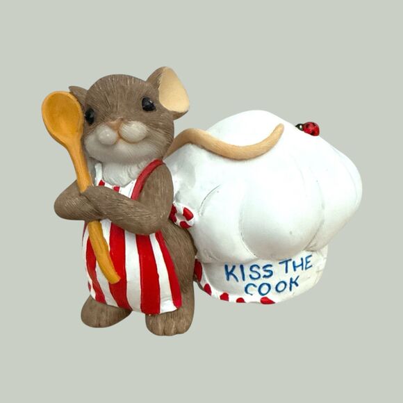 Enesco Charming Tails Mouse Figure 2011 “Well Watcha Waiting For” Kiss the Cook - Picture 1 of 8